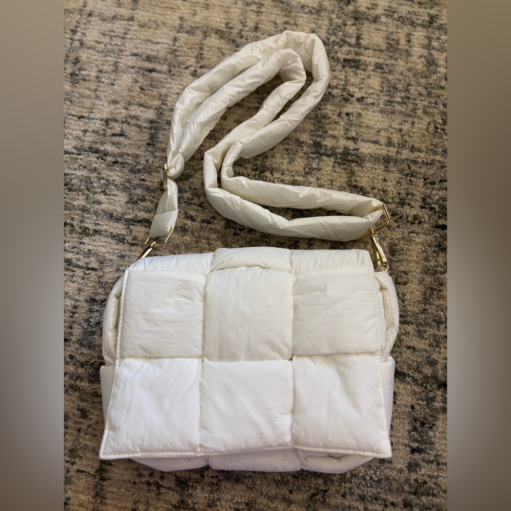 White Chic Puffer Purse with Gold Hardware